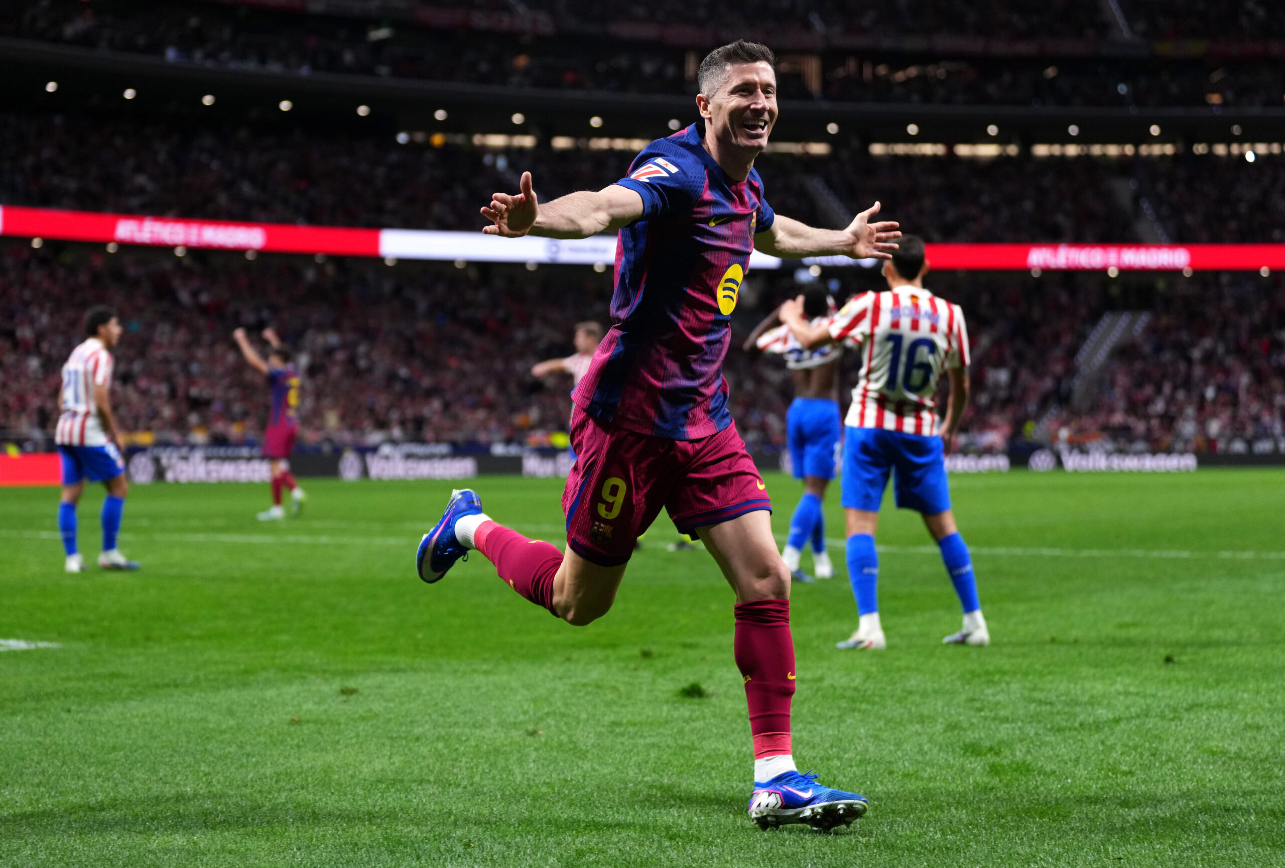 Lewandowski, agenti tra Milano e Barcellona: quale sarà il suo futuro?