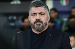 Clamorosa indiscrezione di mercato lanciata da Matteo Moretto: Gennaro Gattuso è vicinissimo a diventare il nuovo allenatore della Lazio. L'accordo tra il tecnico calabrese — reduce dall'esperienza alla guida della Nazionale italiana — e il club del presidente Claudio Lotito sarebbe ormai chiuso in ogni dettaglio. Con l'intesa totale già raggiunta, si attende solo lo scambio dei documenti per le firme ufficiali che sanciranno l'inizio della nuova avventura di Ringhio sulla panchina biancoceleste.