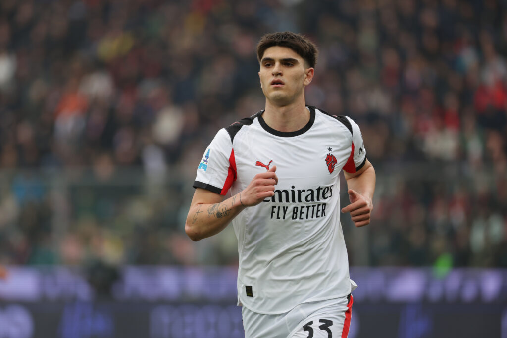 Bartesaghi ha convinto la Premier: un club ricchissimo interessato! La volontà del Milan