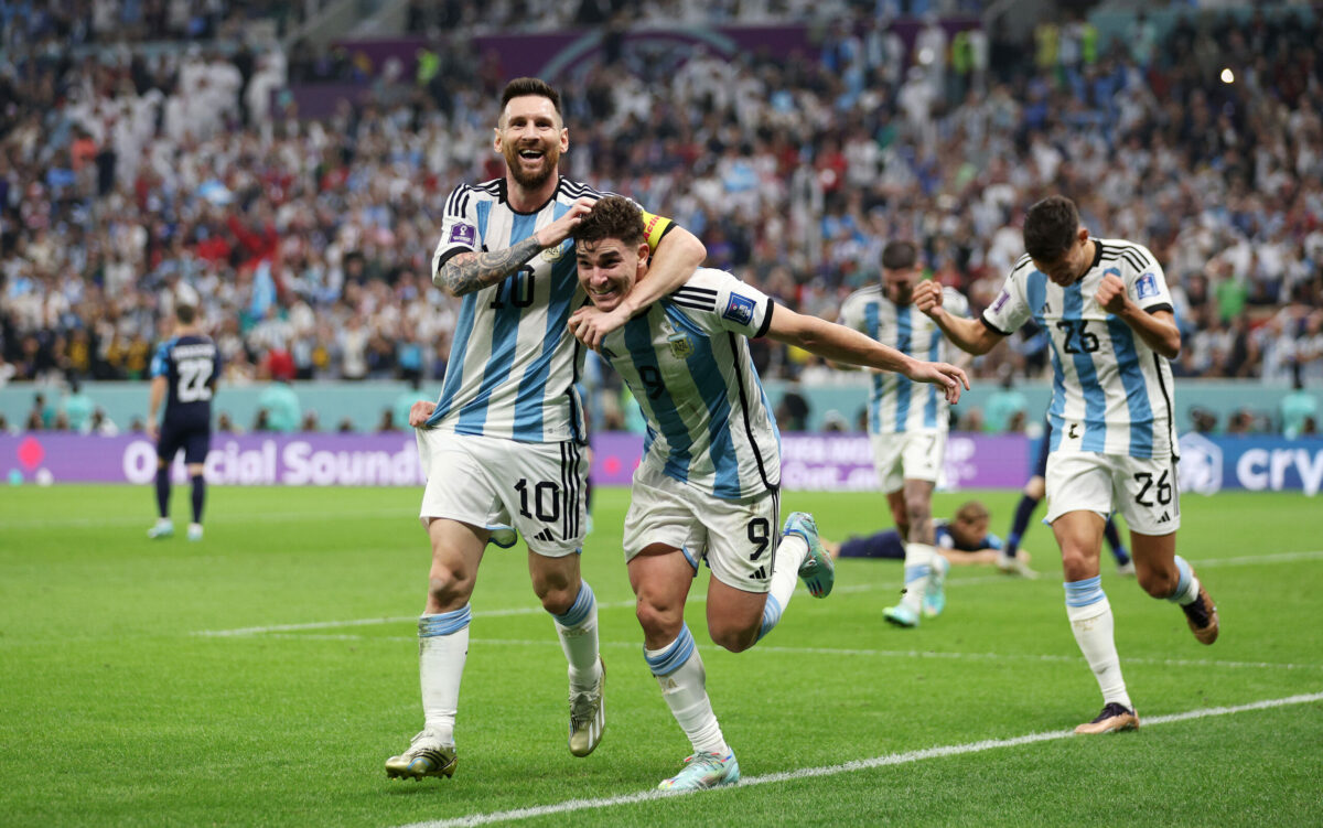 Messi compie 39 anni, Álvarez gli dedica una lettera: "Hai cambiato le nostre vite. Ti amiamo"