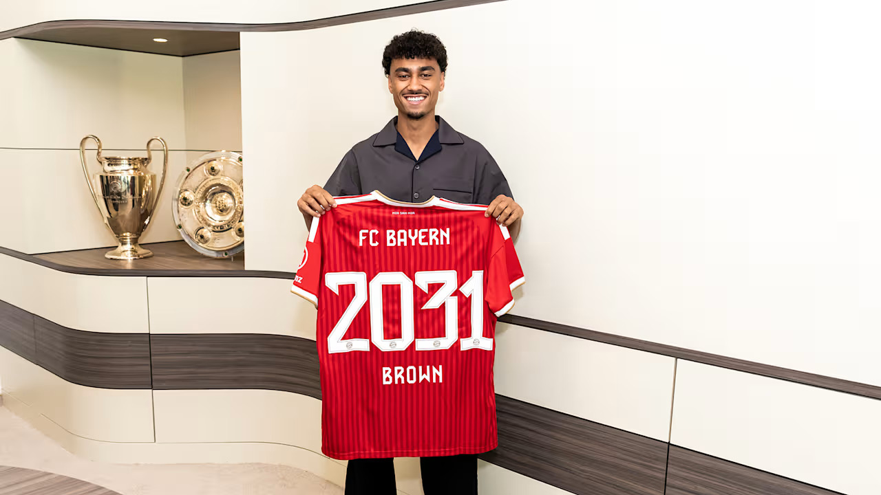 Nathaniel Brown Bayern Monaco (Fonte foto: Sito web ufficiale Bayern Monaco)
